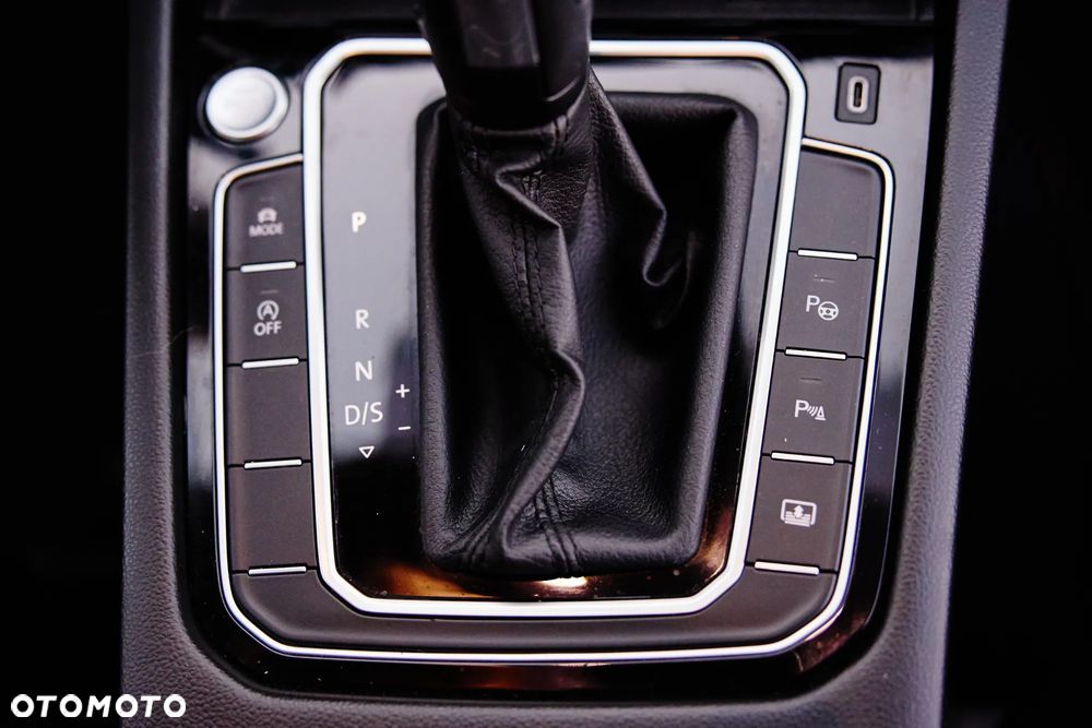 Volkswagen Passat 2.0 TSI Business DSG - 24