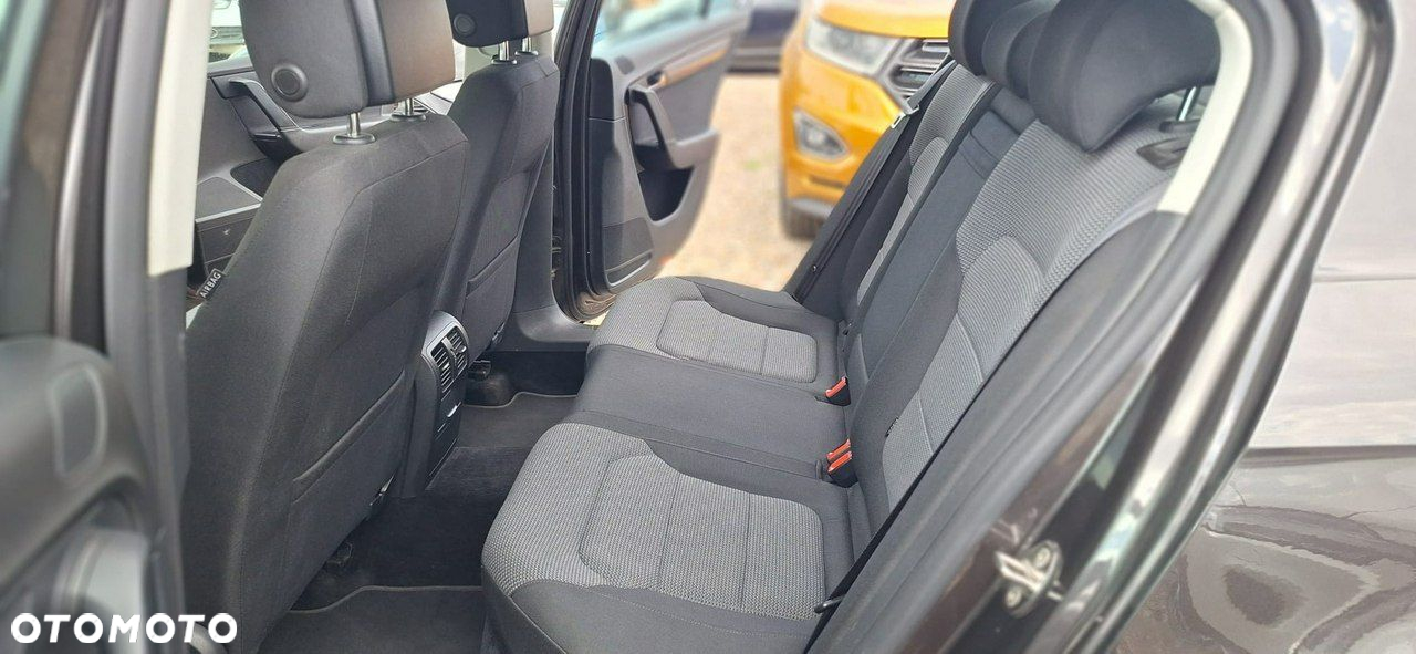 Volkswagen Passat - 9