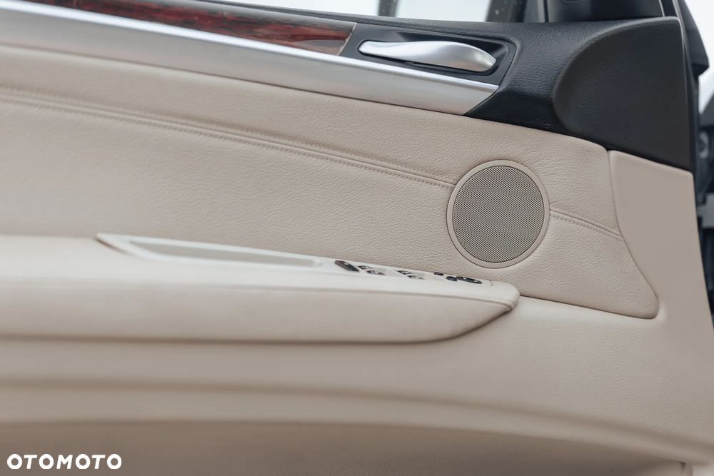 BMW X5 4.8i xDrive - 18