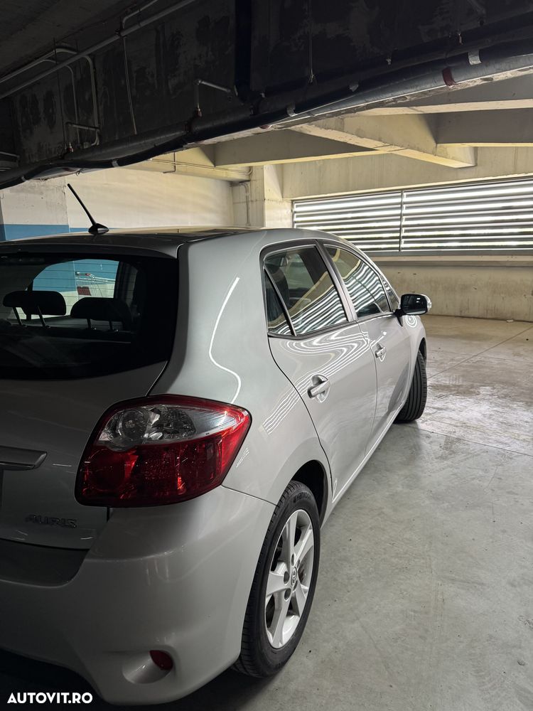 Toyota Auris 1.6 L Valvematic M/M Executive - 6