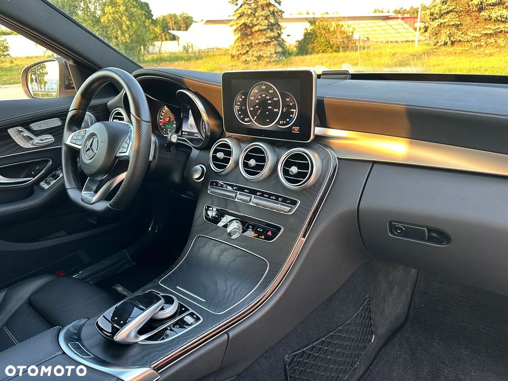 Mercedes-Benz Klasa C AMG 43 4Matic 9G-TRONIC - 31