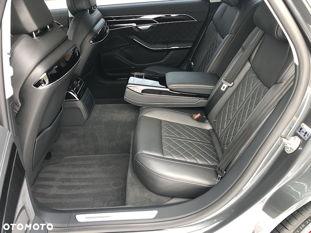 Audi S8 - 8