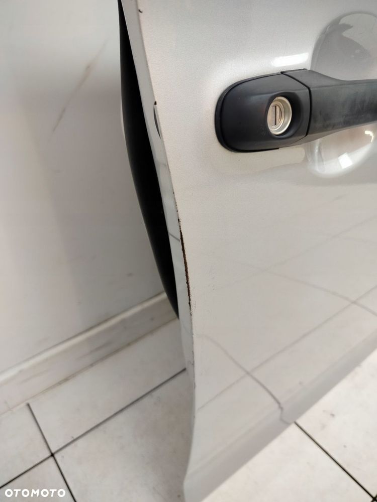 hyundai i20 i 08r- drzwi prawe przednie prawy przód rys - 8