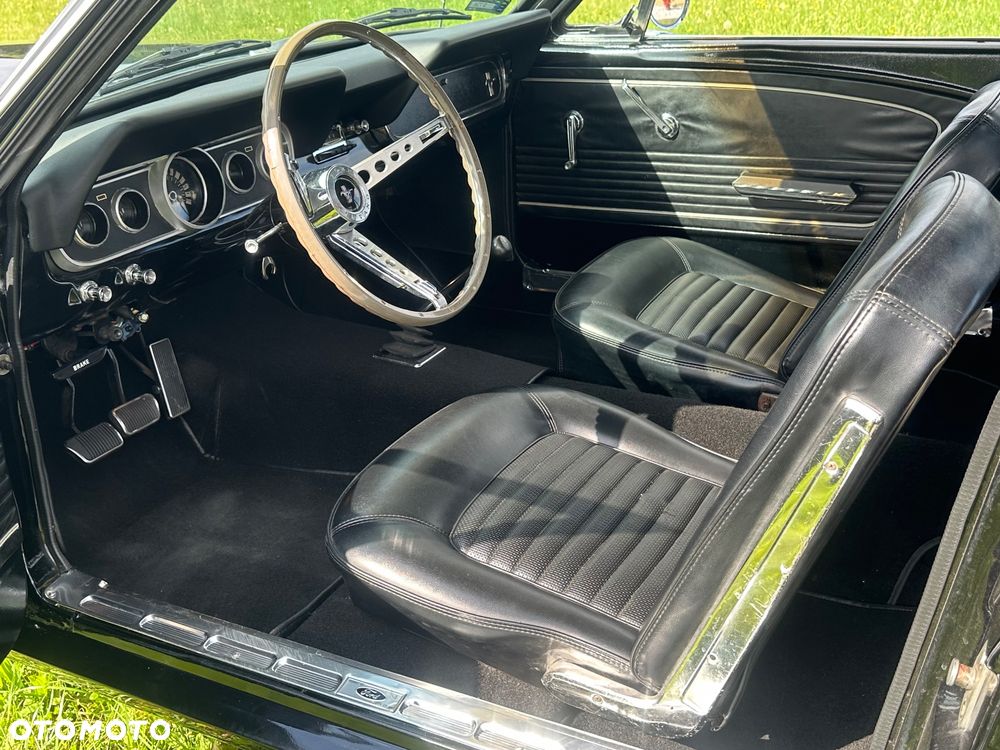 Ford Mustang - 22