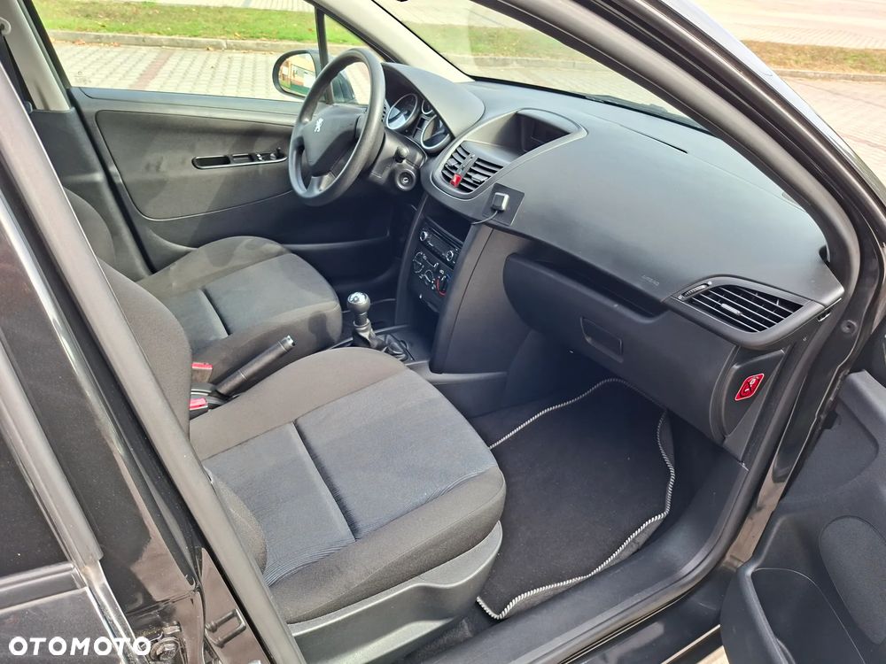 Peugeot 207 - 19