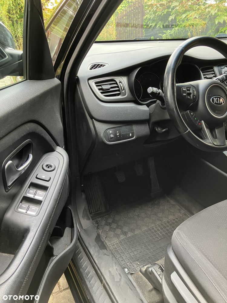 Kia Carens - 15