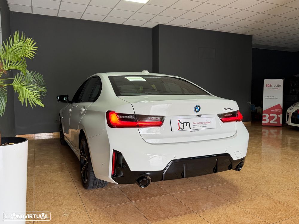 BMW 320 e Pack Desportivo M Auto - 17