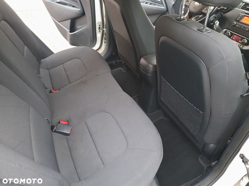 Kia Rio - 16