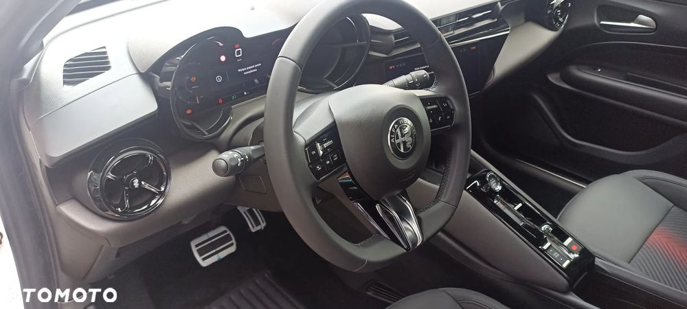 Alfa Romeo Junior 1.2 mHEV Ti eDCT - 10