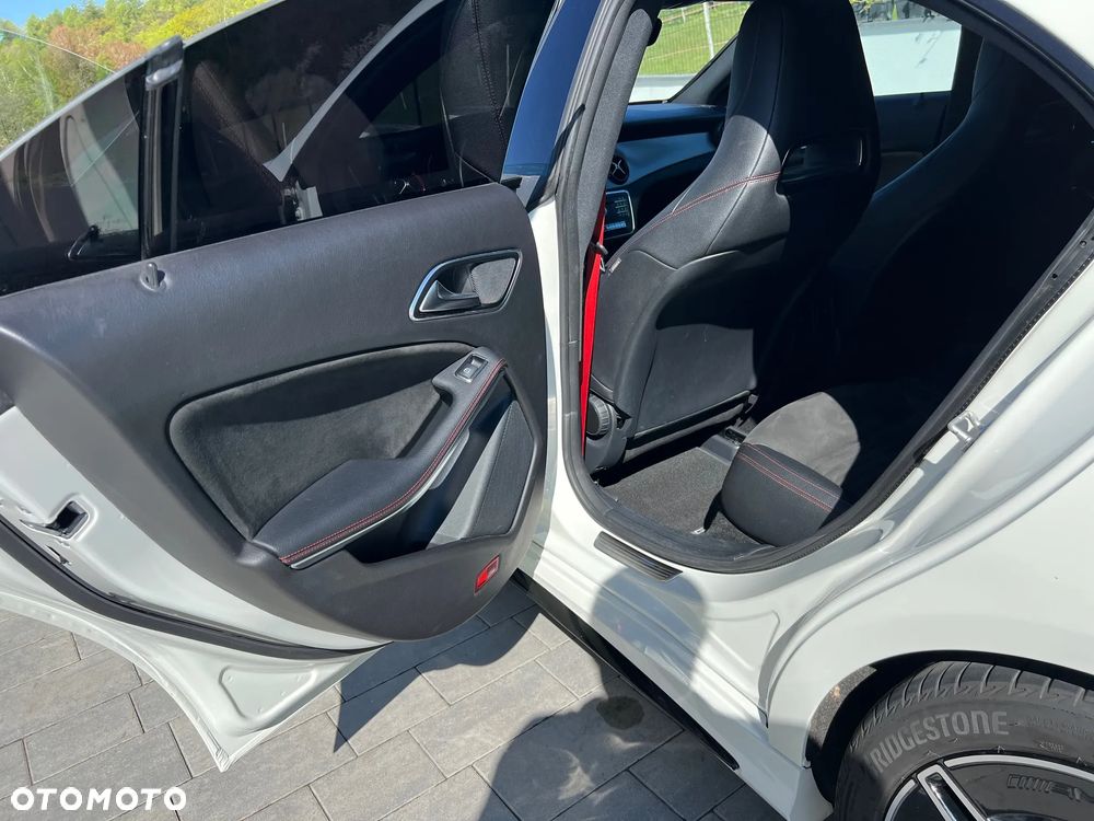 Mercedes-Benz CLA 250 4Matic 7G-DCT Sport - 11