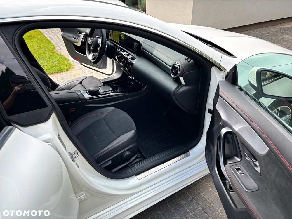 Mercedes-Benz CLA 250 E AMG Line 8G-DCT - 10