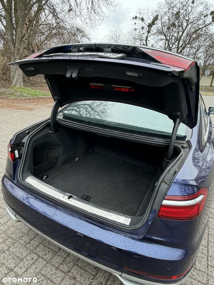 Audi A8 - 7
