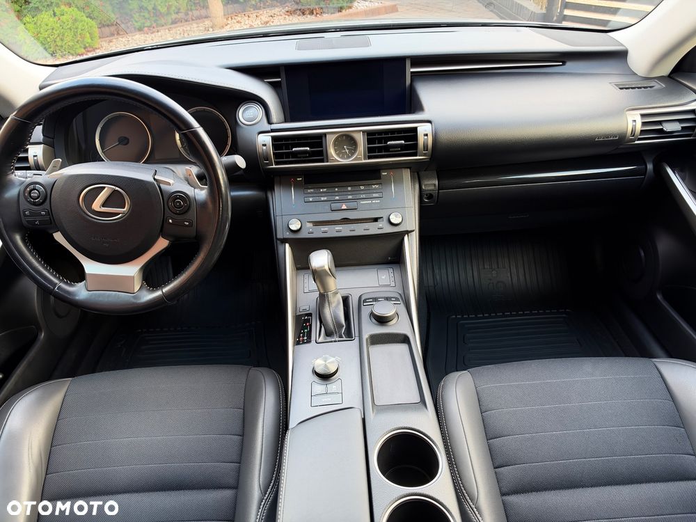 Lexus IS 200t Elite - 9