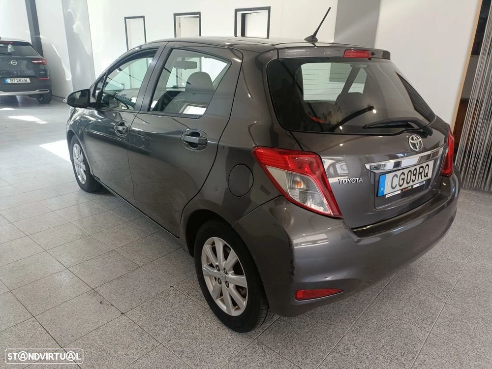 Toyota Yaris 1.4 D-4D High Pack+NAVI - 6