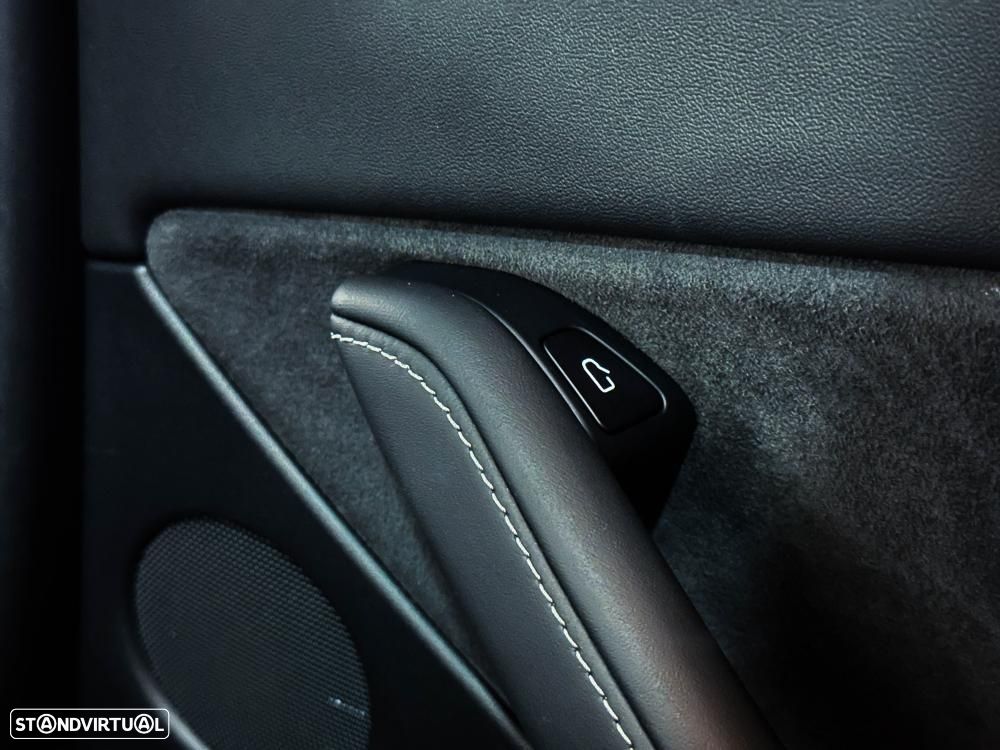 Tesla Model Y Long Range Dual Motor AWD - 29