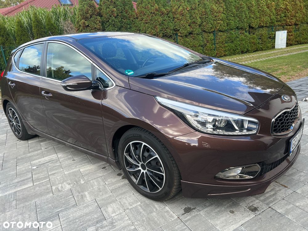 Kia Ceed 1.6 GDI ISG Dream-Team Edition - 23