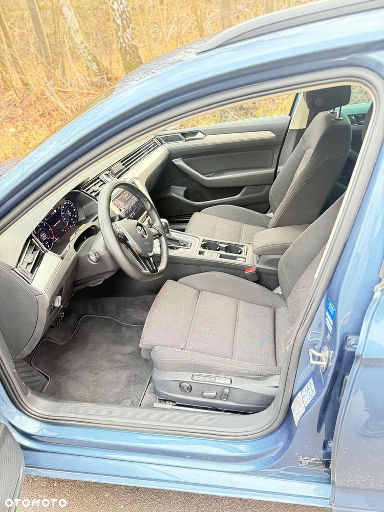 Volkswagen Passat - 11