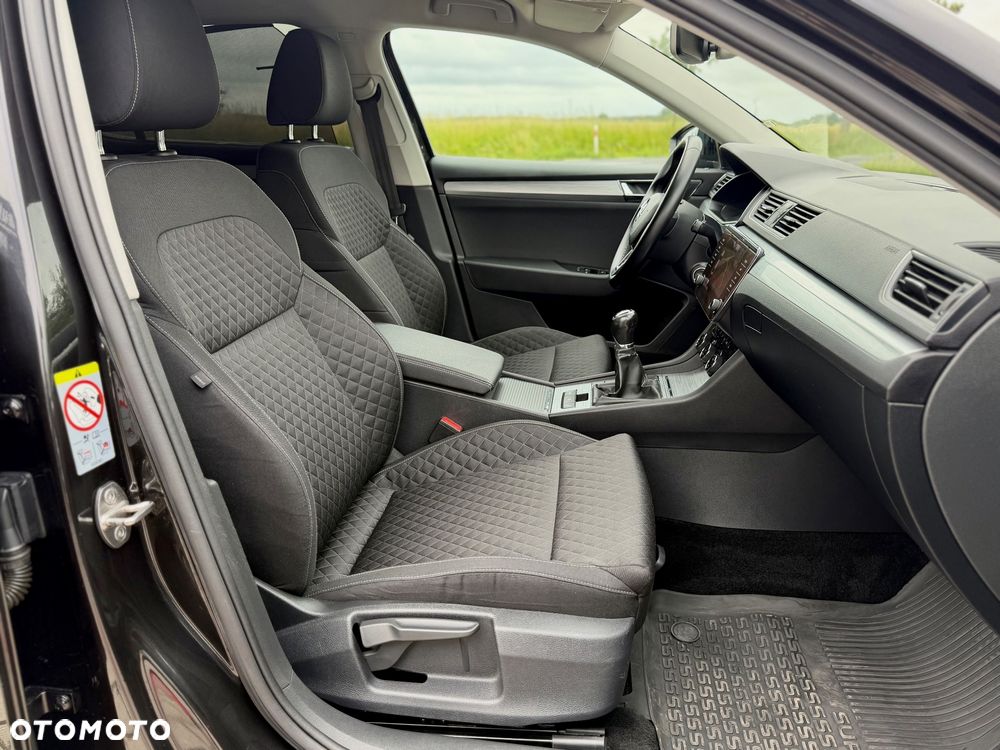 Skoda Superb 2.0 TDI Sportline - 11
