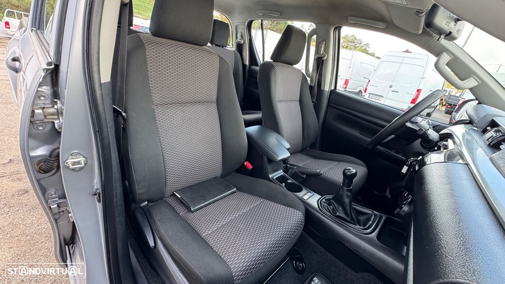 Toyota Hilux 2.4 D-4D 4WD CD CM - 4