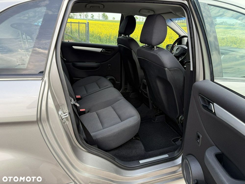Mercedes-Benz Klasa B 150 Special Edition - 32