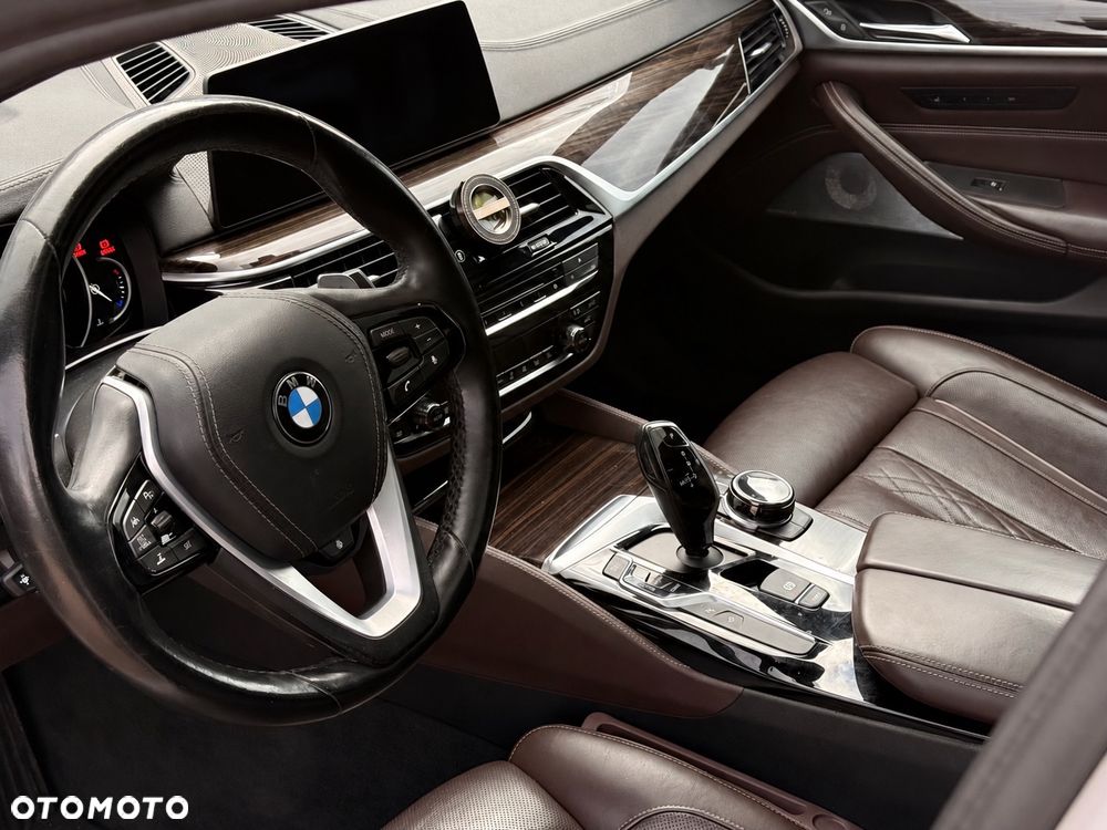 BMW Seria 5 530i Luxury Line - 11