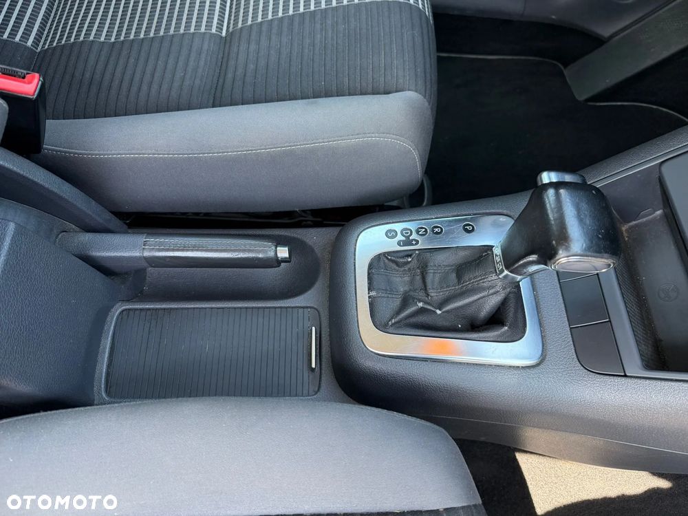 Volkswagen Golf Plus 1.9 TDI DSG United - 16