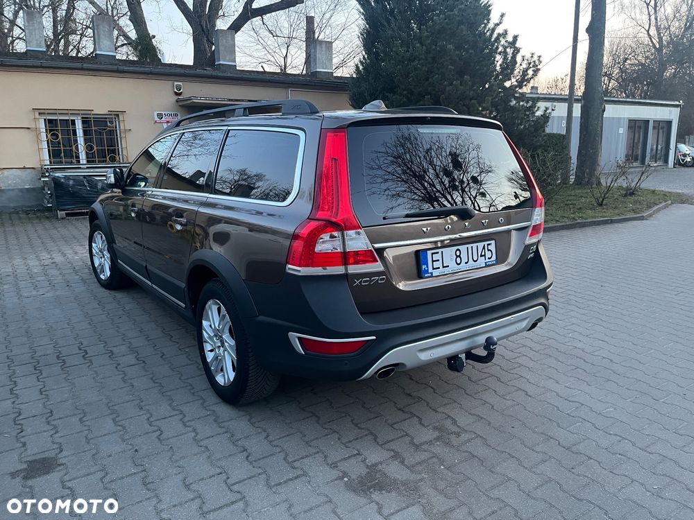 Volvo XC 70 D5 AWD Momentum - 4