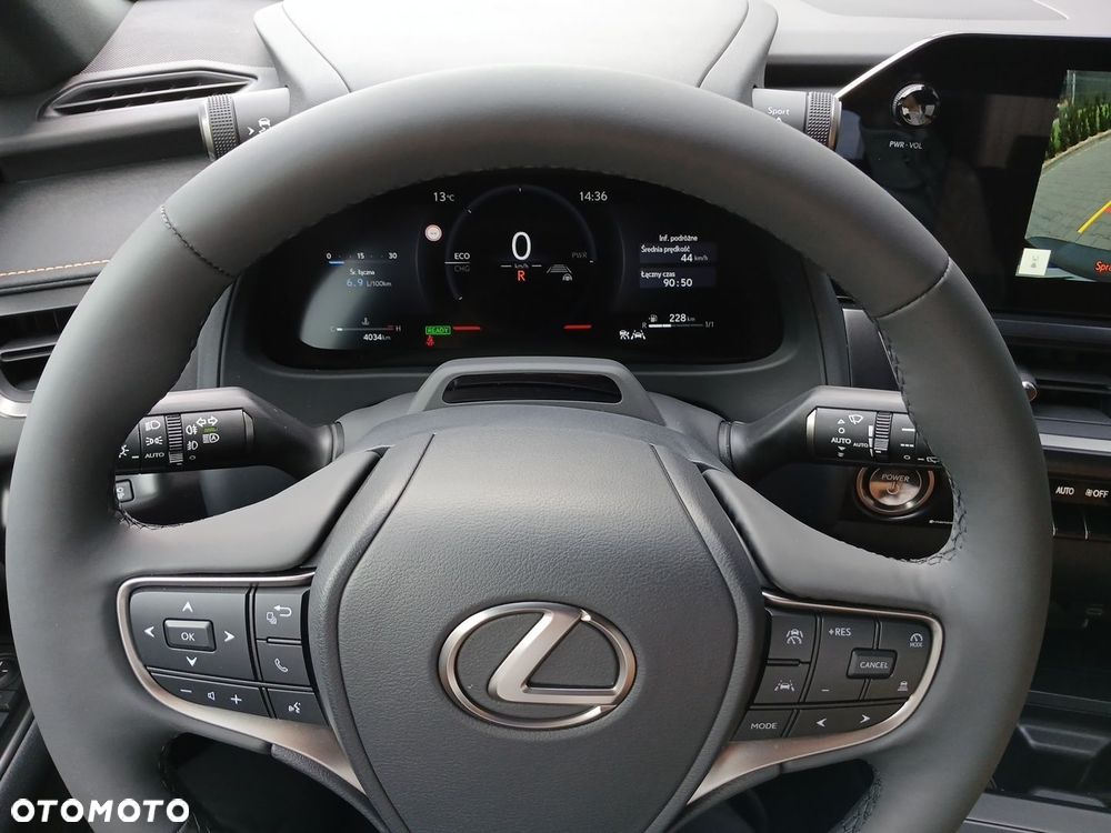 Lexus UX 300h F Sport Design - 13