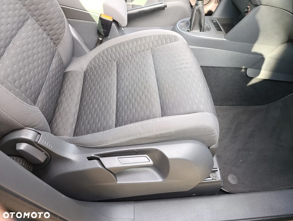 Volkswagen Touran - 32