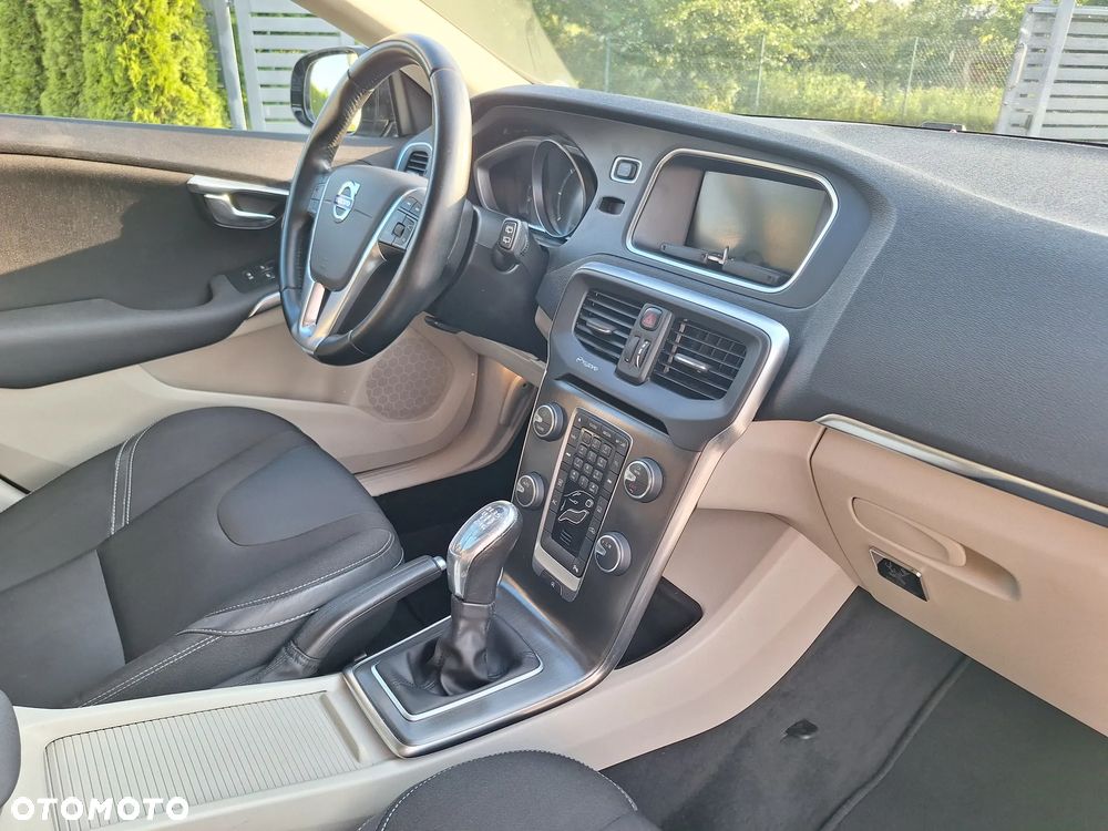 Volvo V40 D2 Momentum - 27