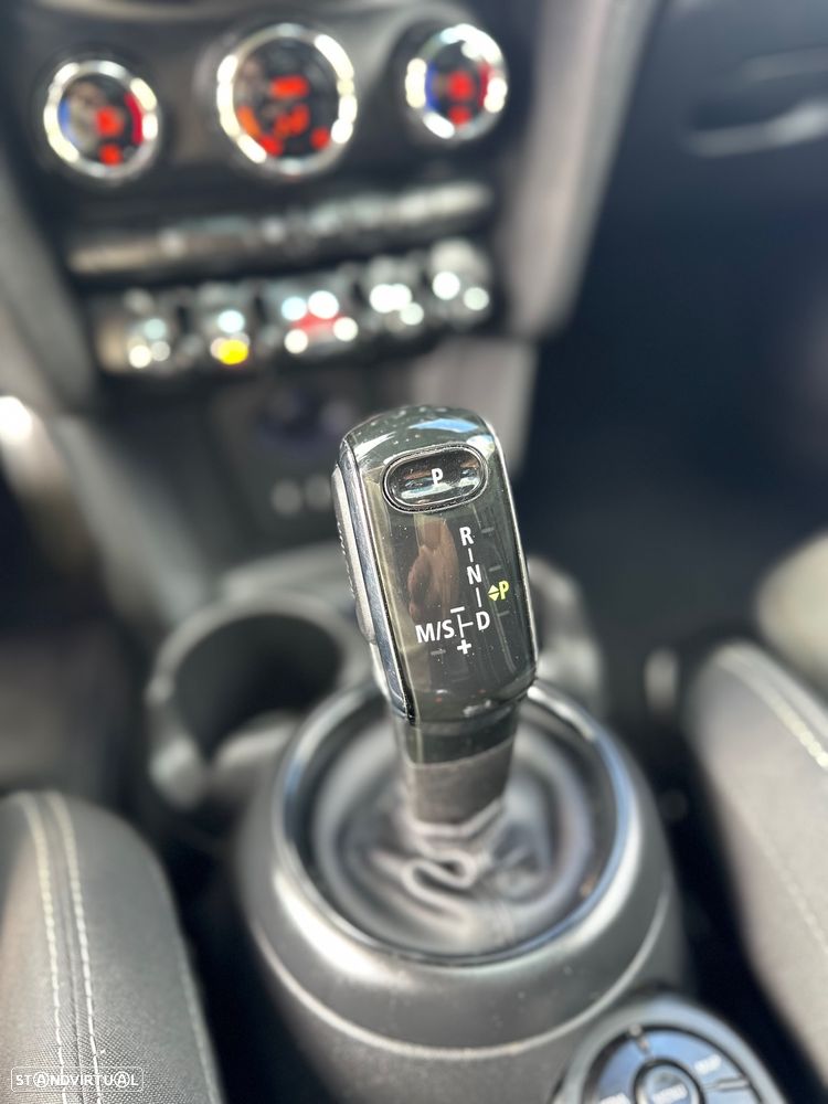 MINI 5 Portas Cooper D Auto - 14
