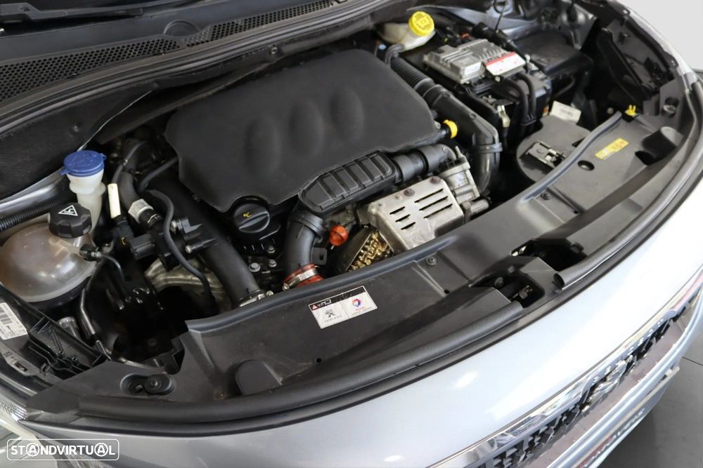 Peugeot 2008 1.2 PureTech Allure EAT6 - 17