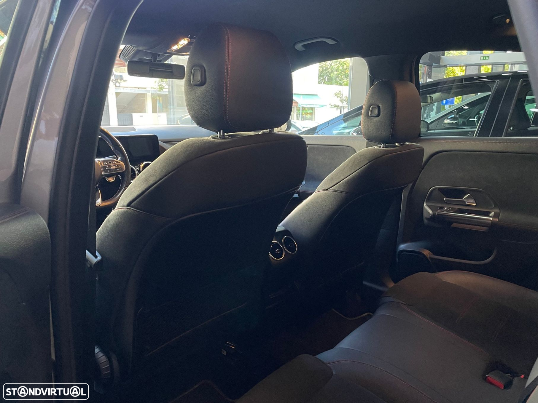 Mercedes-Benz GLA 180 d AMG Line - 9