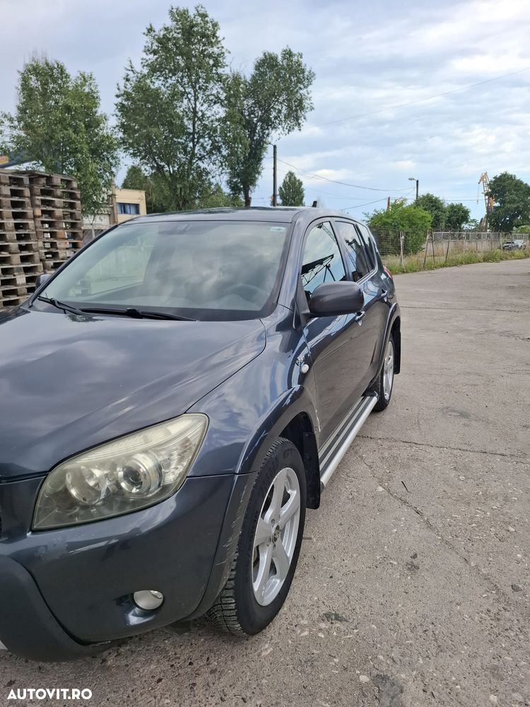 Toyota RAV4 2.2 D-4D Luxury - 8