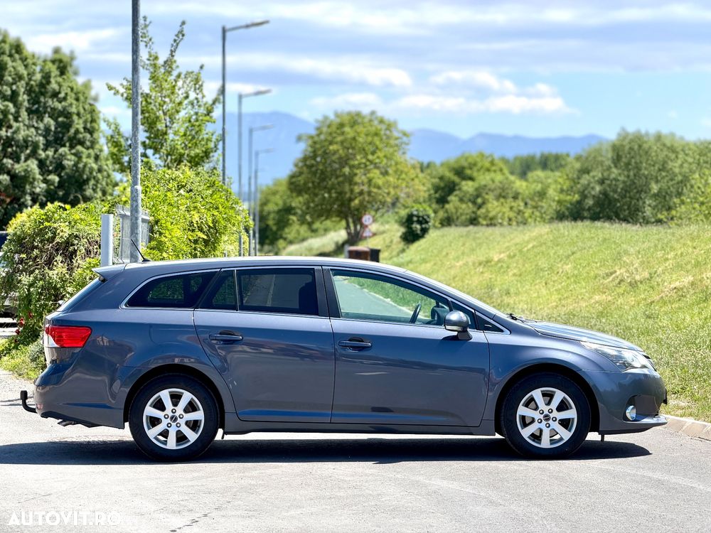 Toyota Avensis 2.0 D-4D Edition - 2