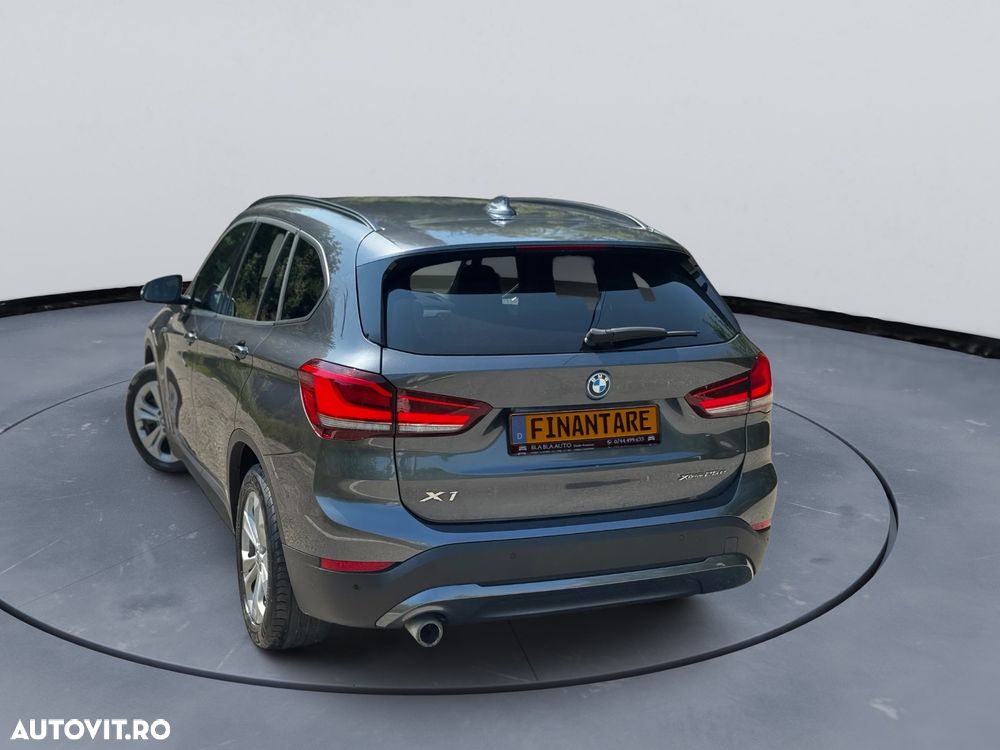 BMW X1 xDrive25e Sport Line - 2