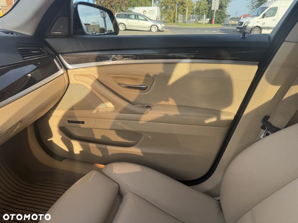 BMW Seria 5 525d xDrive Luxury Line - 8