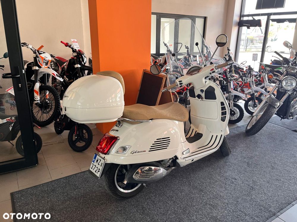 Piaggio Vespa - 2