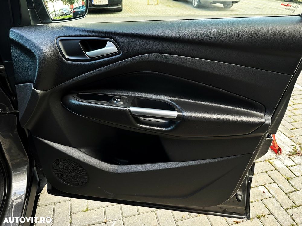 Ford Kuga 2.0 TDCi 4x4 Aut. Business Edition - 26