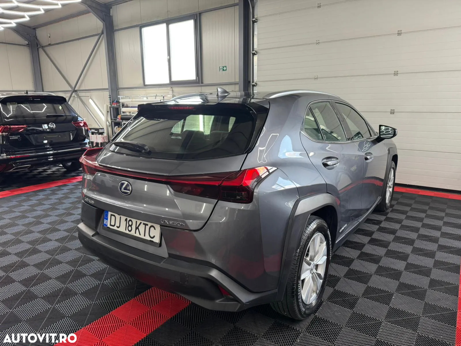 Lexus UX 250h 2.0L HEV 20H- (178 HP) 4X2 CVT Business - 6