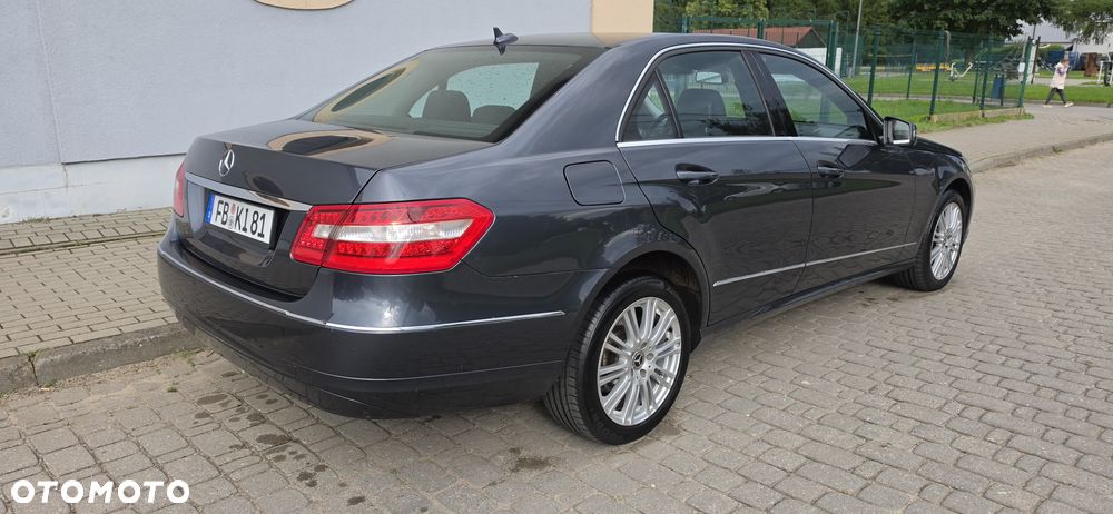 Mercedes-Benz Klasa E 220 CDI DPF BlueEFFICIENCY Automatik Elegance - 4
