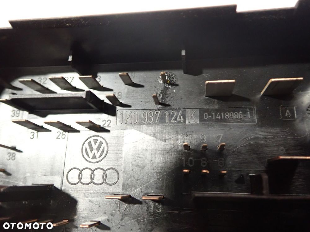 SKRZYNKA BEZPIECZNIKÓW SEAT ALTEA - 7