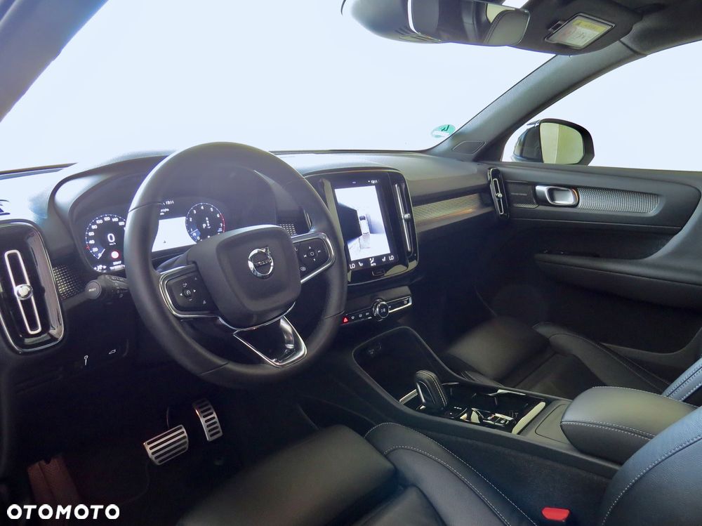 Volvo XC 40 B4 B DKG Ultra Dark - 14
