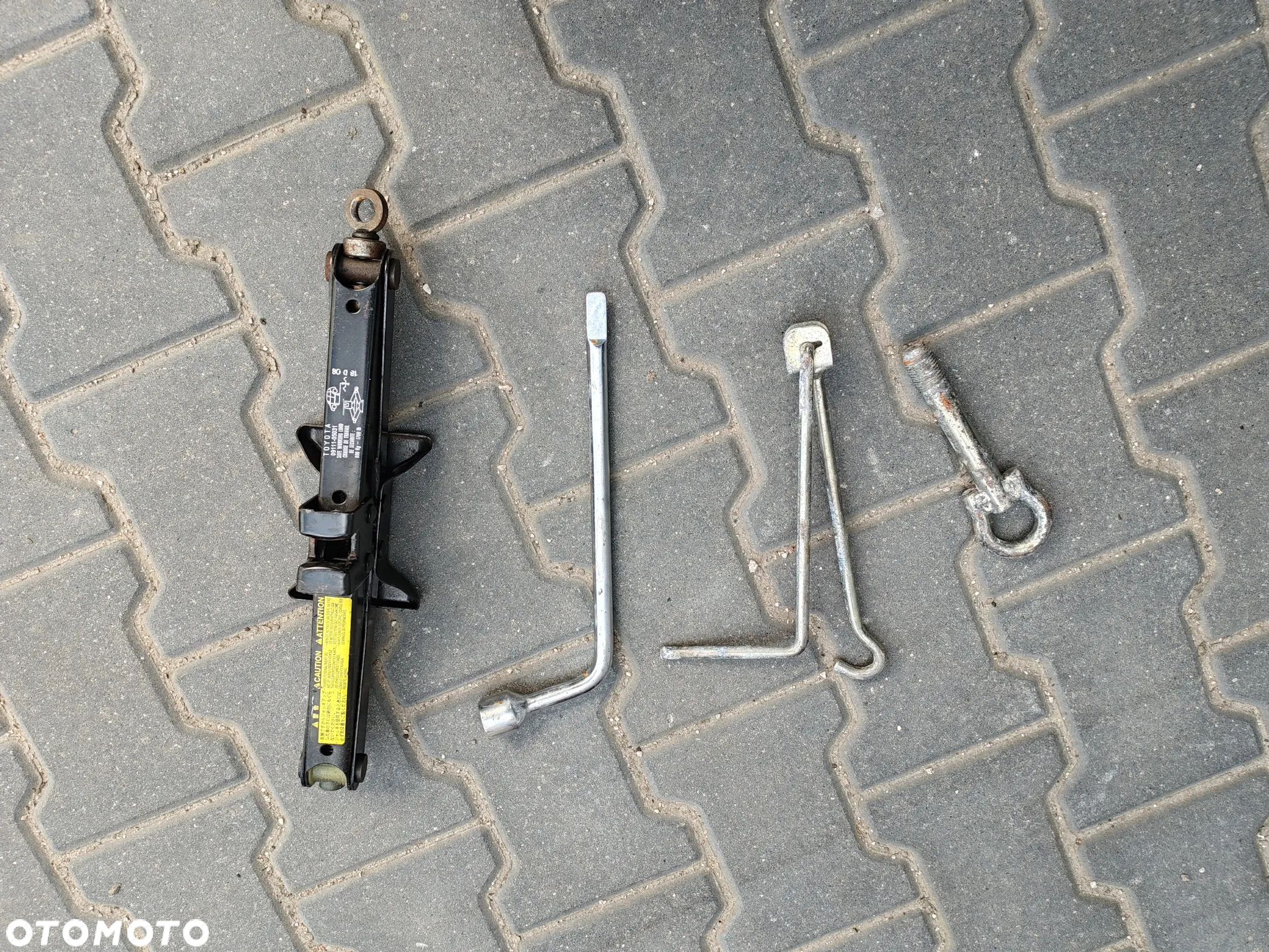 Lewarek podnośnik klucz ucho oryginalny Toyota Auris I 07-12 - 1