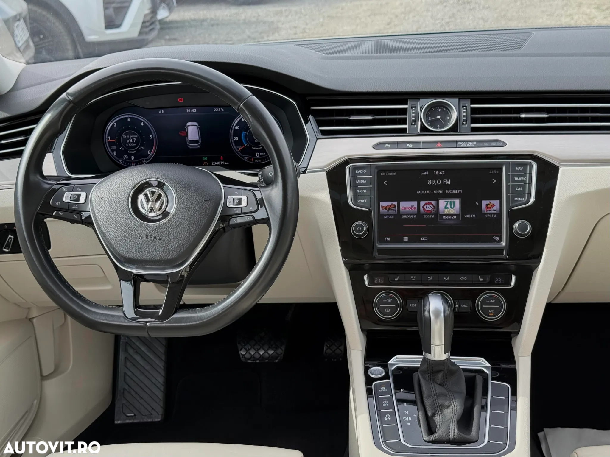 Volkswagen Passat Variant 2.0 TDI SCR 4Motion DSG Highline - 6