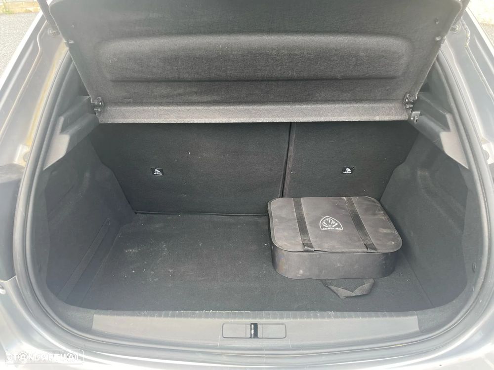 Peugeot e-208 GT - 8