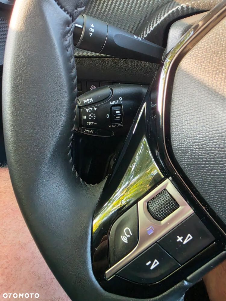 Peugeot 208 - 32