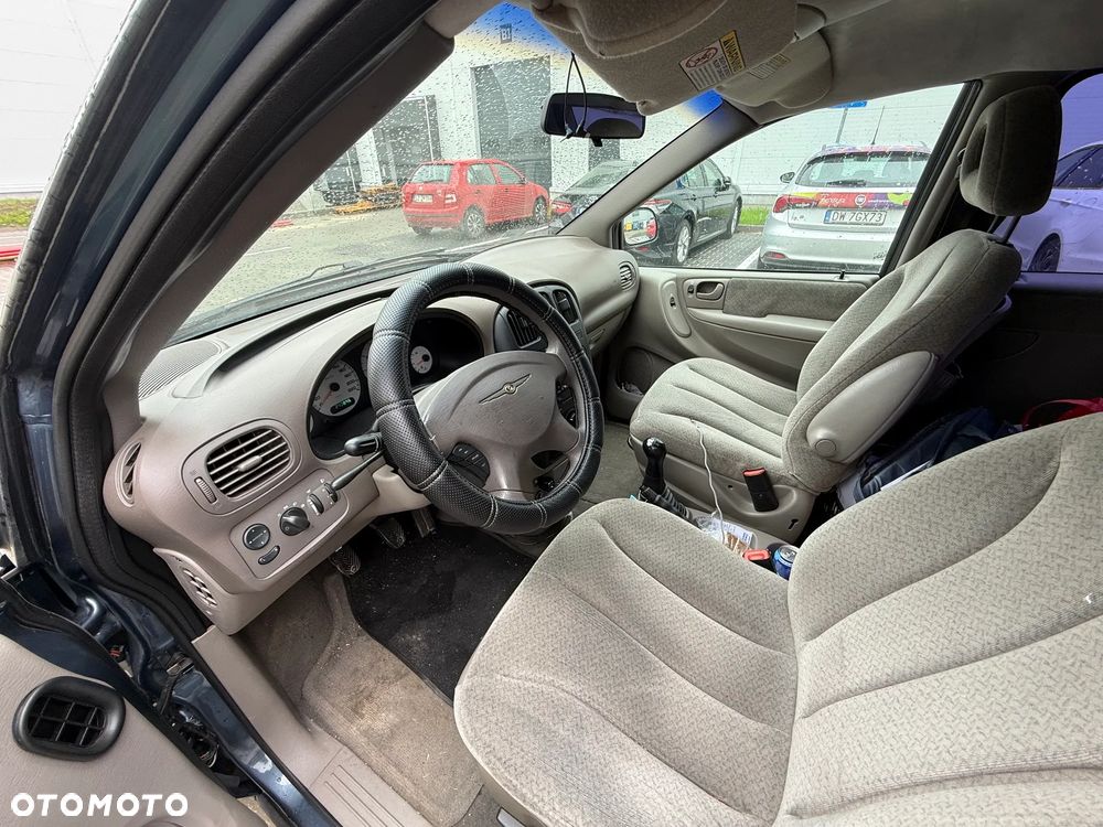 Chrysler Voyager 2.4 SE - 9