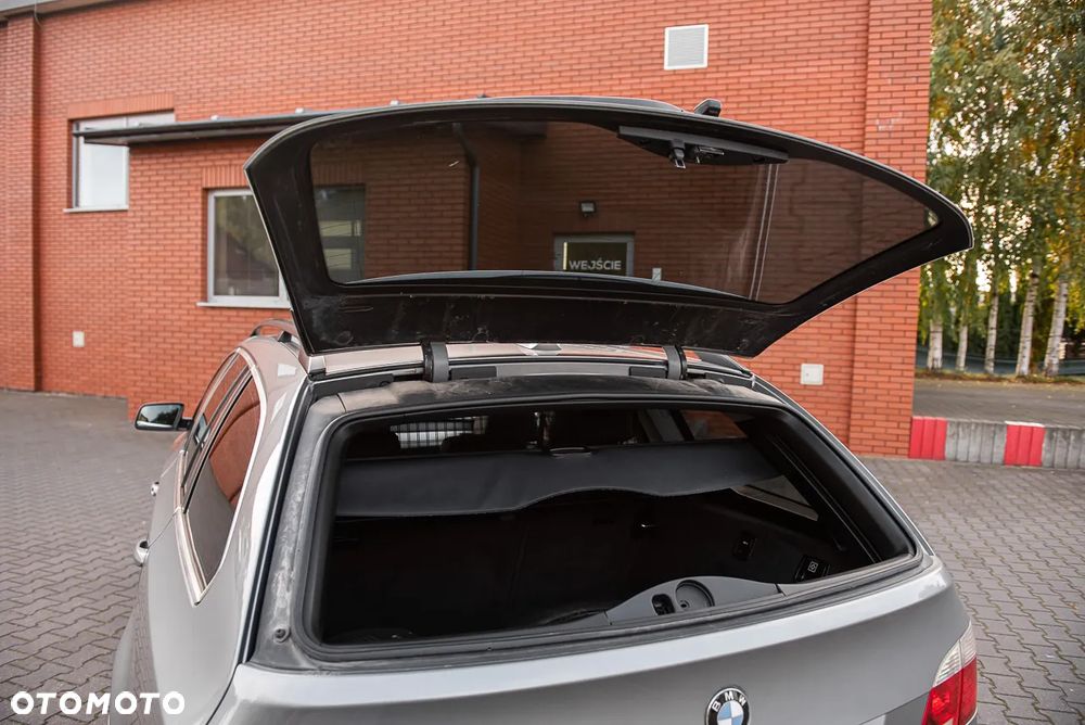 BMW Seria 5 523i Touring - 28