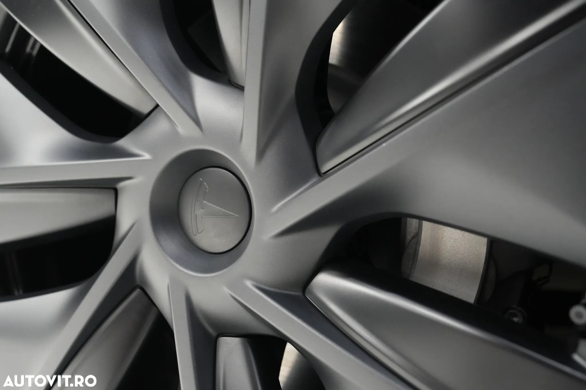 Tesla Model Y AWD Long Range - 8